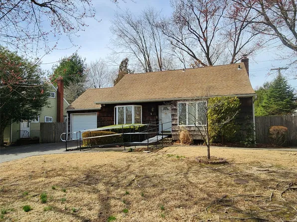 2 Joel Court, Huntington Station, NY 11746