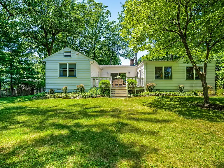 322 Noroton Ave — Photo 33