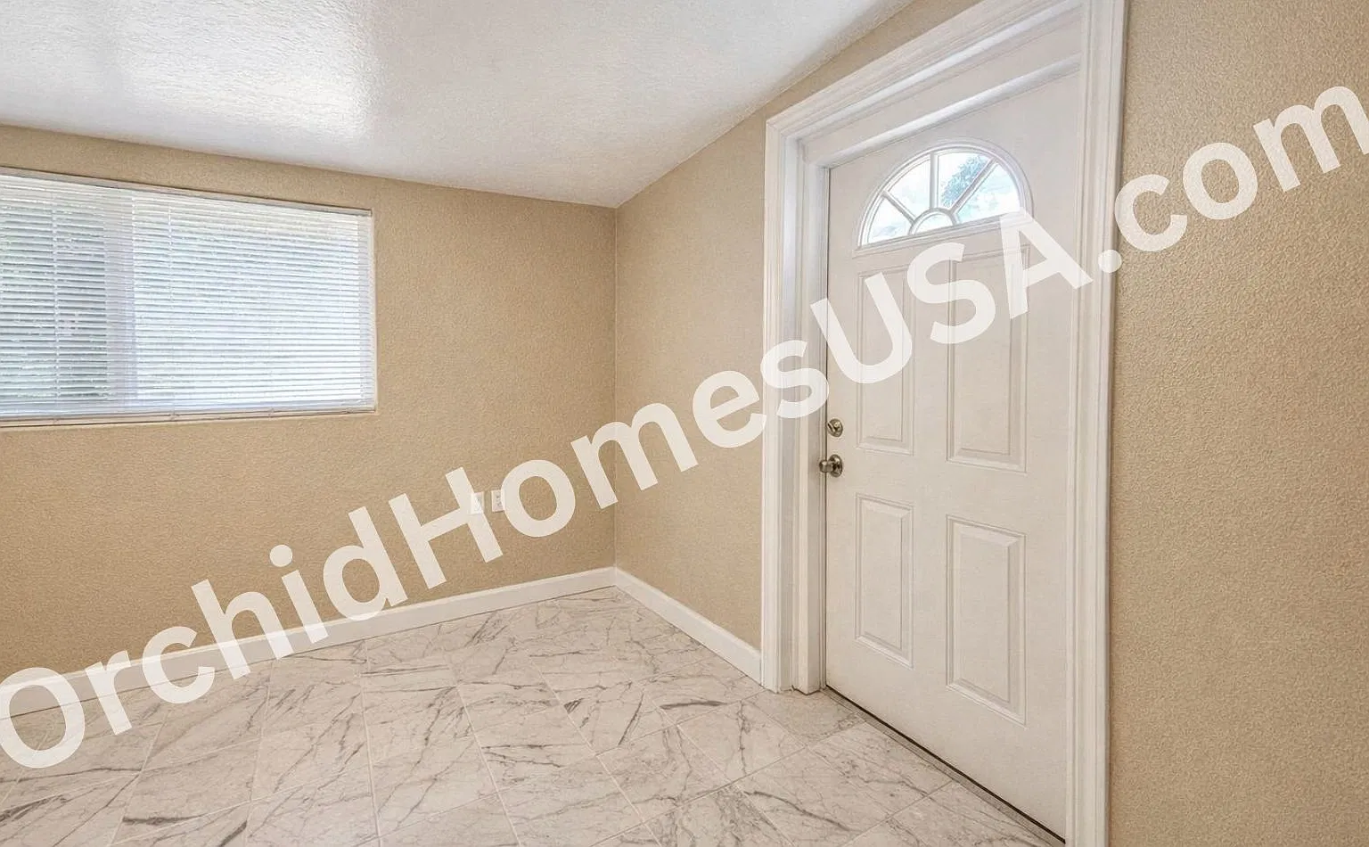 2601 East Greenway Road - #F — Photo 3
