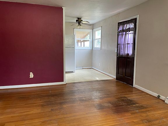 3rd image of 3321 Ruston St NE