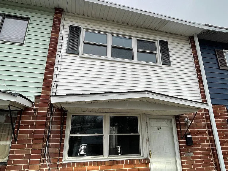 31 Rose Ln — Photo 2