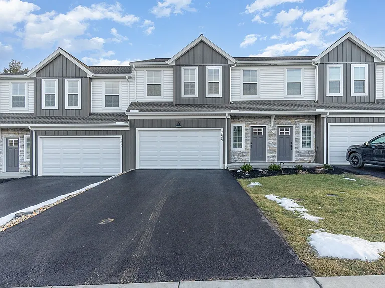 7869 Oak Brook Dr — Photo 2