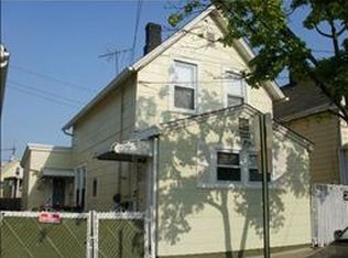 694 Elizabeth St, Perth Amboy, NJ 08861