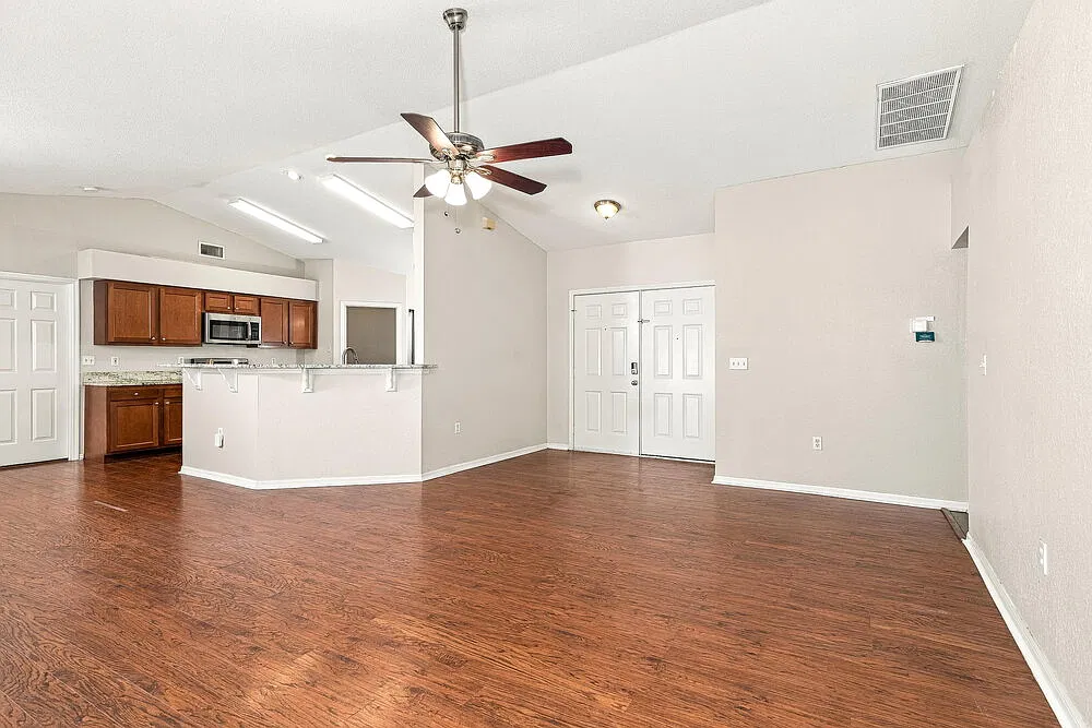 3 bed, 2.0 bath, 1525 sqft, $1,860 — Photo 4