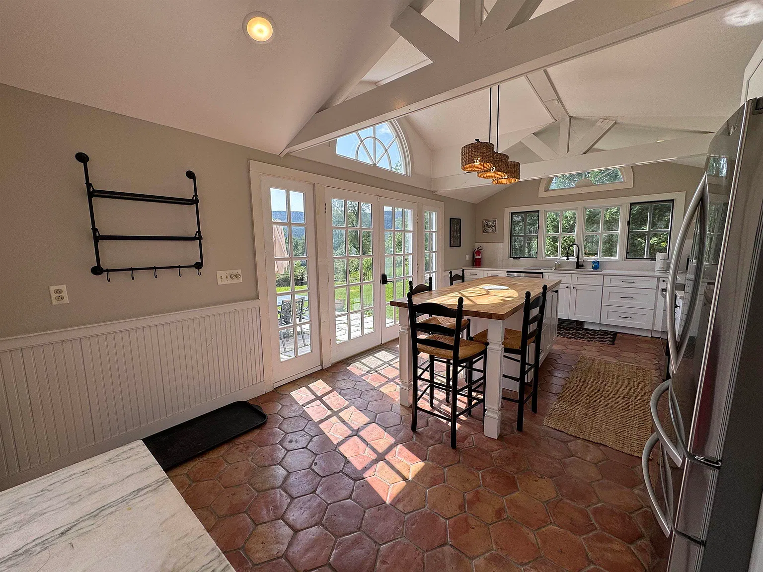 3 bed, 1.5 bath, 1800 sqft, $6,500 — Photo 3