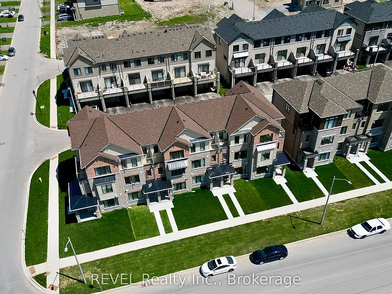 11 Lilac Ln — Photo 2
