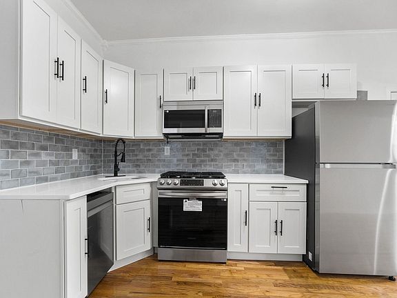 2nd image of 119 Clendenny Ave APT 2R