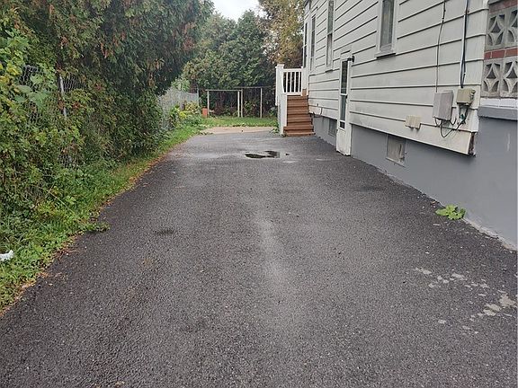 3rd image of 1004 Champlin Ave