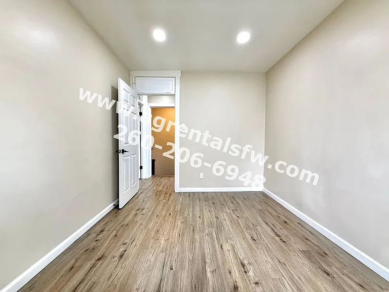 1829 Broadway — Photo 6