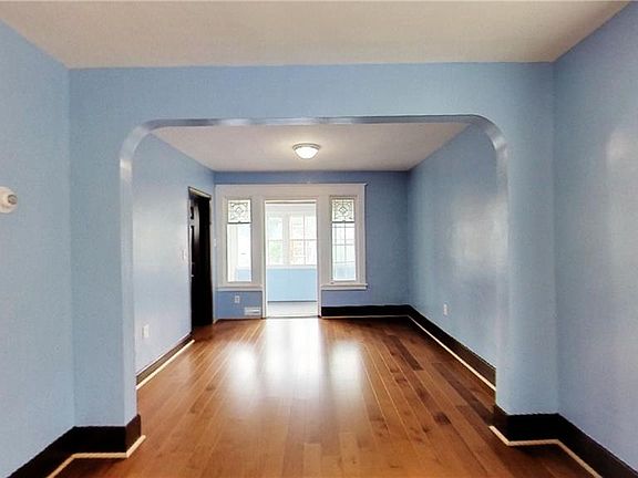 5th image of 490 Stockbridge Ave