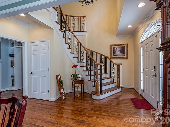 5th image of 2172 Raven Dr