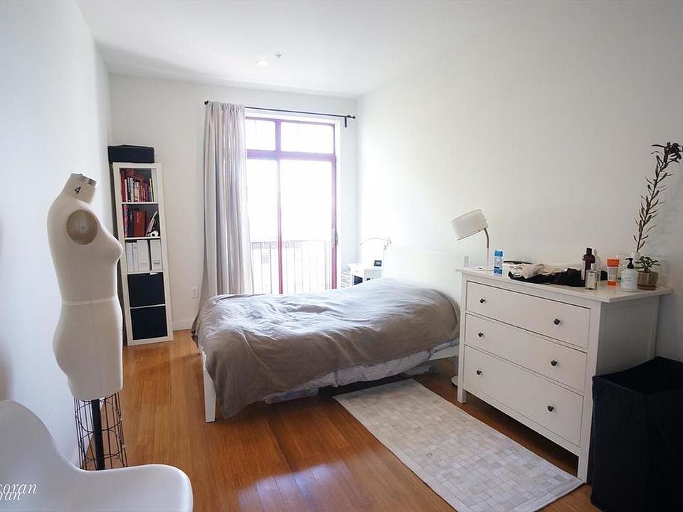 2nd image of 294 Ainslie St APT 2R