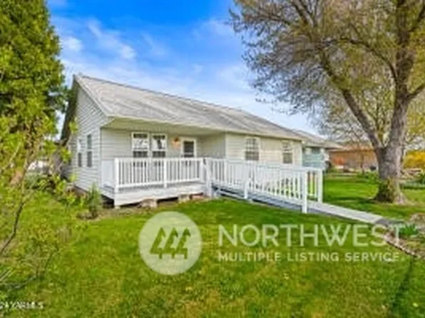 207 W Seattle Avenue, Moxee, WA 98936