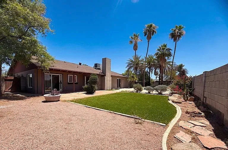 1304 W Alamo Dr — Photo 7