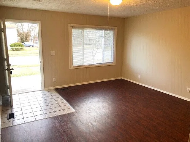4 bed, 2.0 bath, 1056 sqft, $1,475 — Photo 3