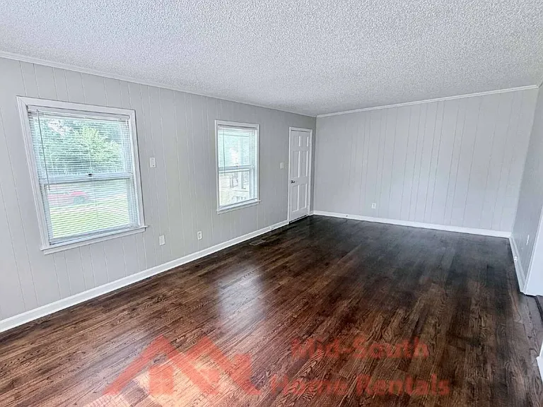 3998 N Victor Dr — Photo 5