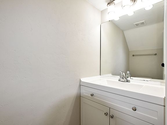 4th image of 610 SW 11th Ln #622