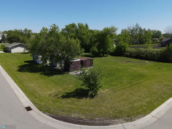2799 65th Ave S, Fargo, ND 58104