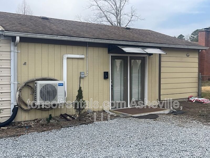 1st image of 321 Lake Circle Dr #B