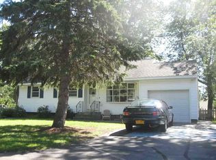 39 Margaret Dr, Loudonville, NY 12211