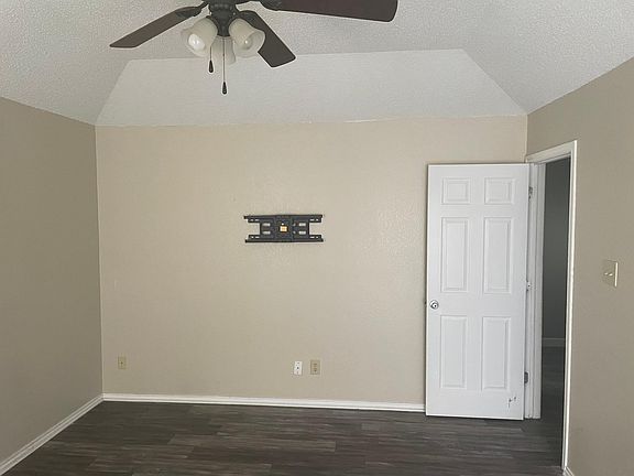 4th image of 6312 N Park Dr