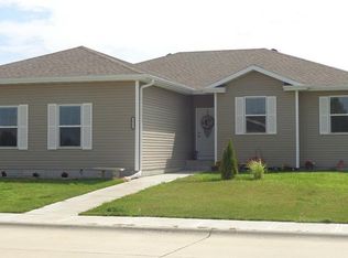 1211 Stonewood Ave, Grand Island, NE 68803