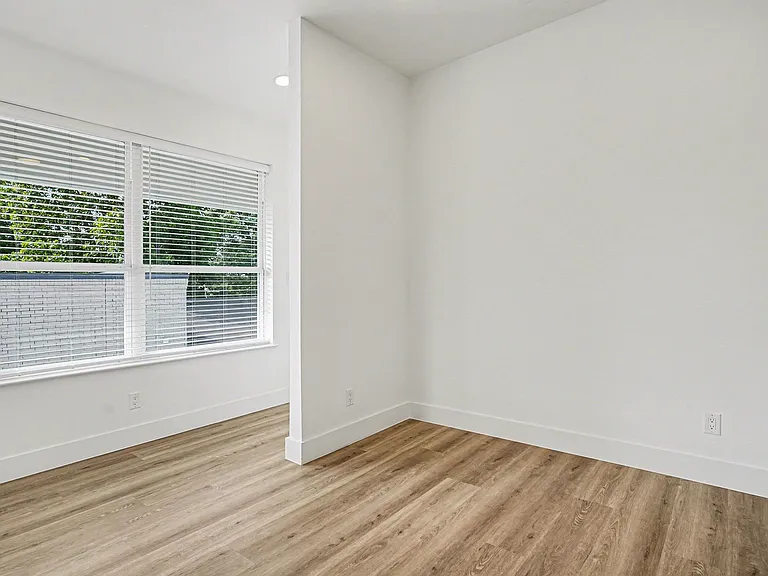 2217 N Fitzhugh Ave #301 — Photo 18