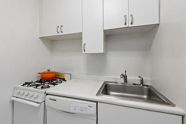 Rented by Compass | media 9