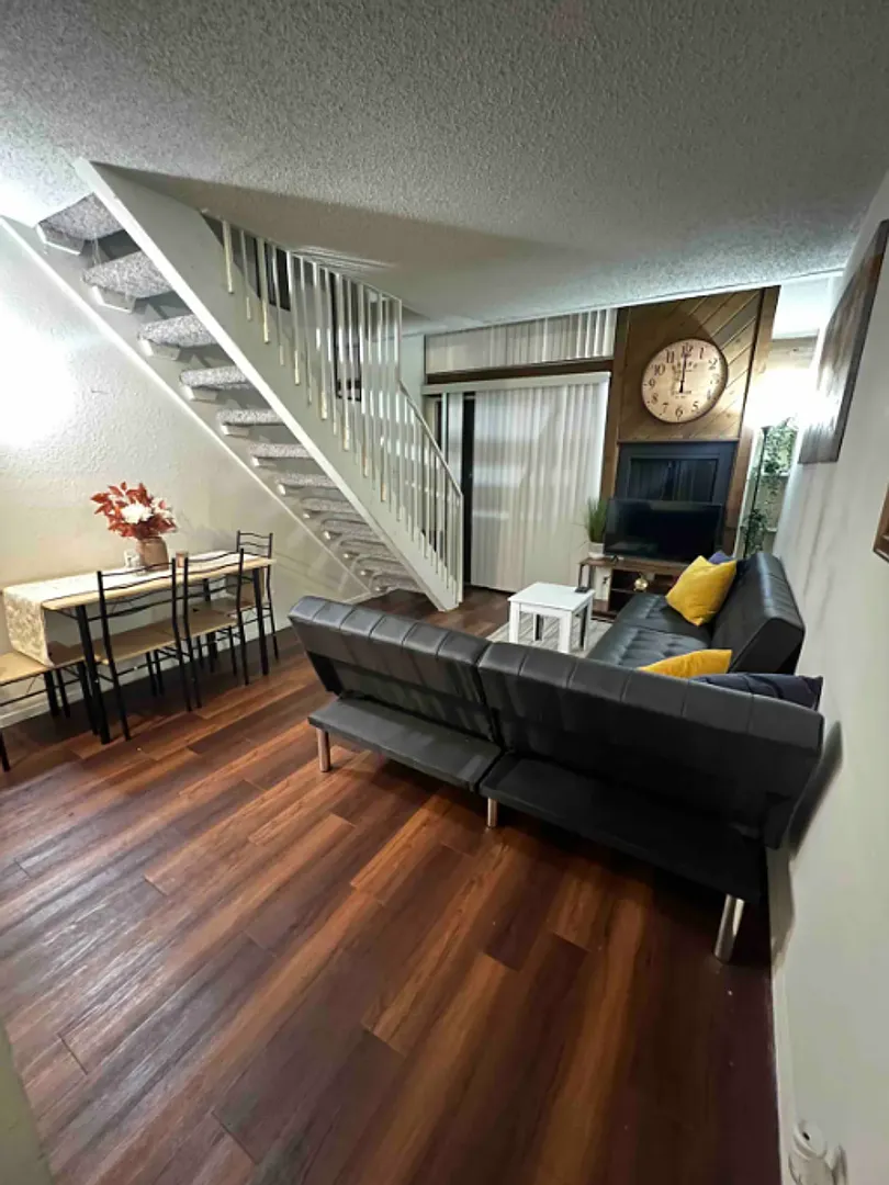 701 W. 25th St. #7 — Photo 3