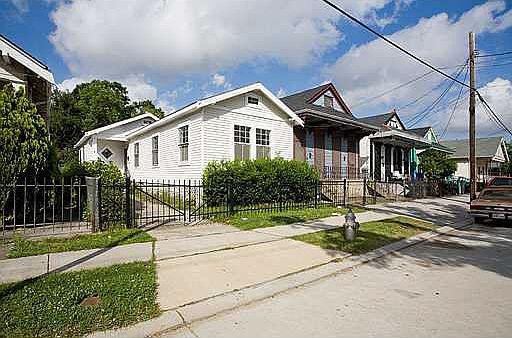 1st image of 722 Josephine St