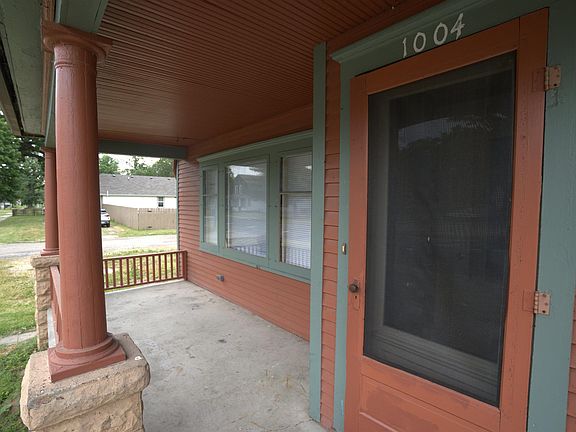 3rd image of 1004 Lasalle Ct W