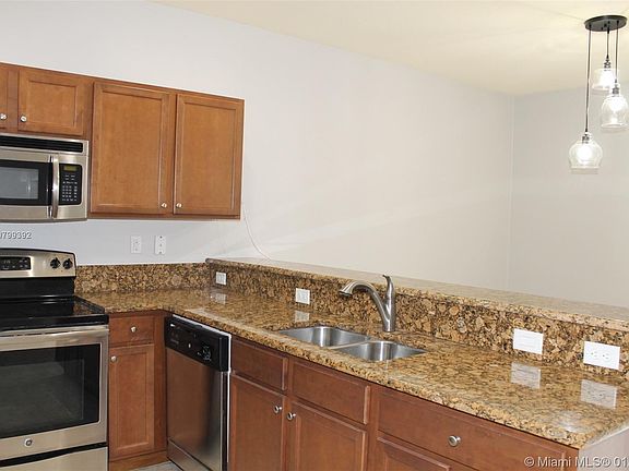 5th image of 3224 SE 7th Ct #3224