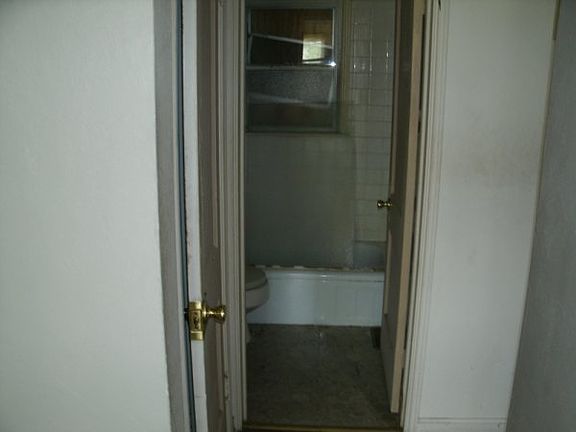 3rd image of 125 N Decker Ave