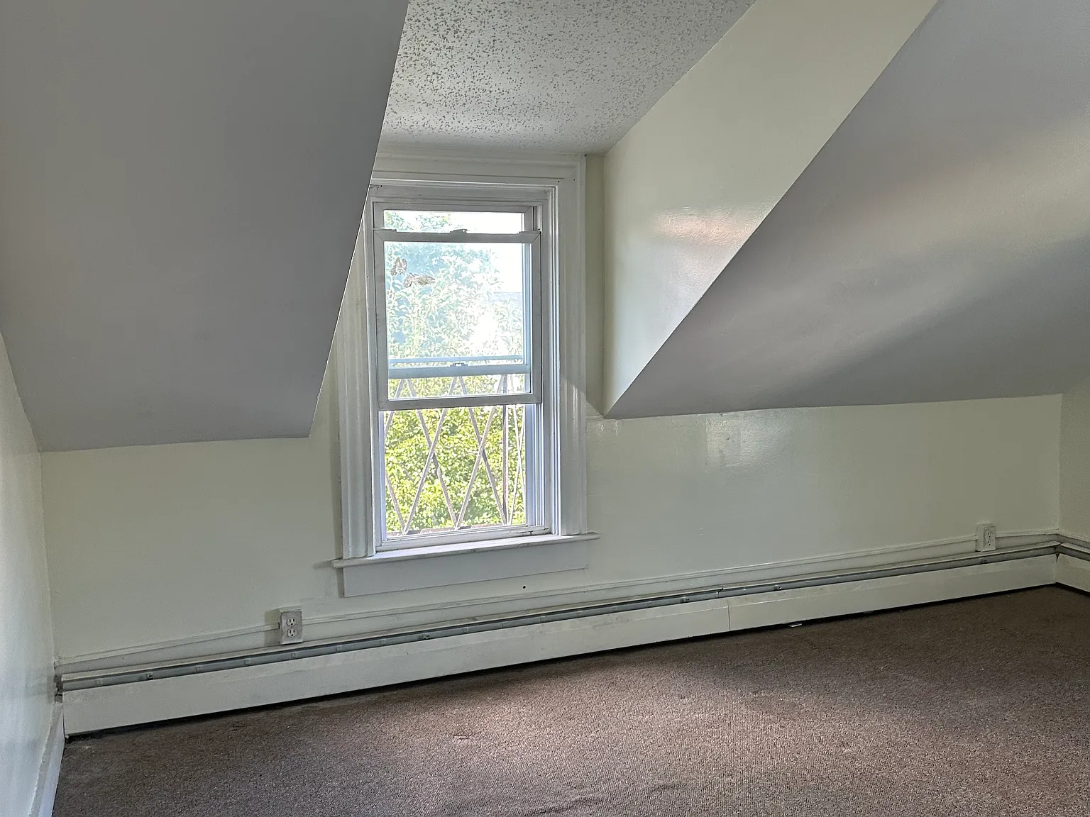 145 Regent Ave — Photo 4