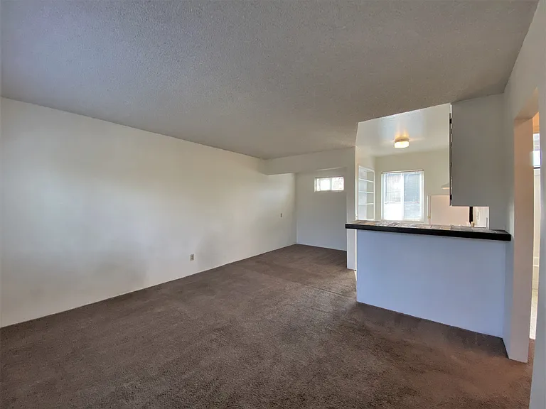 911 Thomas Ave #7 — Photo 3
