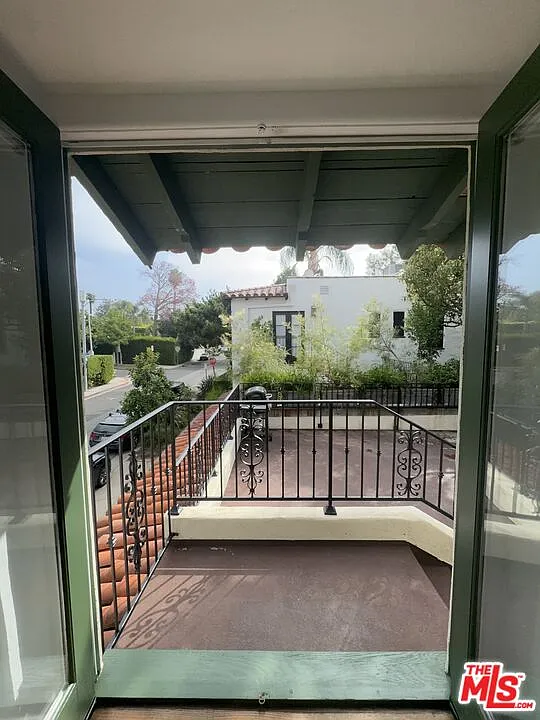 2 bed, 1.5 bath, 1400 sqft, $6,150 — Photo 4