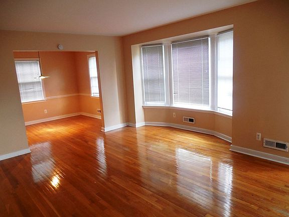 2nd image of 1807 Briardale Ln