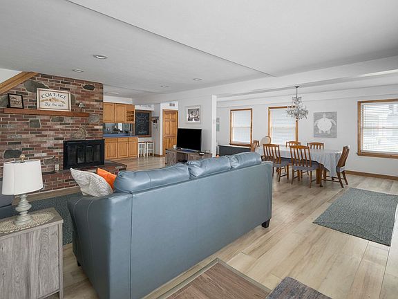 5th image of 35 Beacon Street