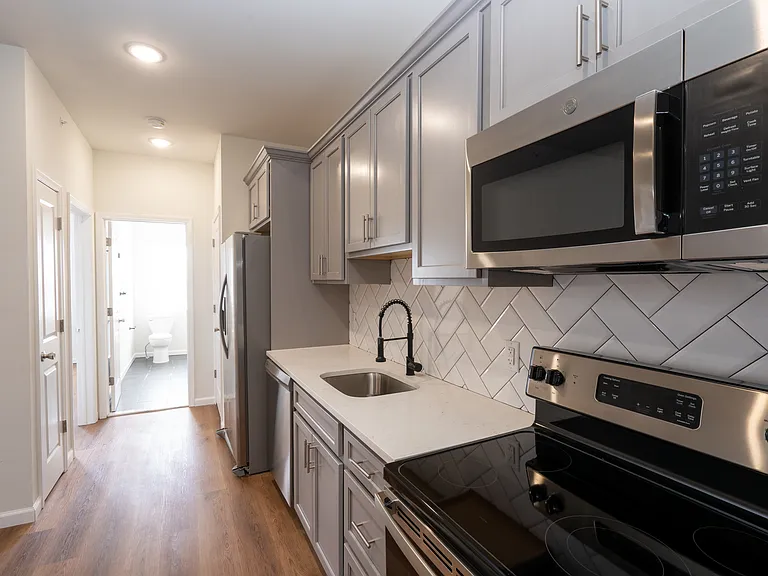 72 Burroughs Pl #5 — Photo 2