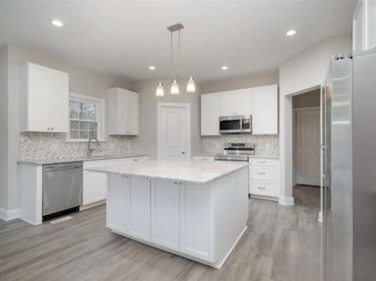 4 bed, 3.5 bath, 2448 sqft, $3,399 — Photo 2