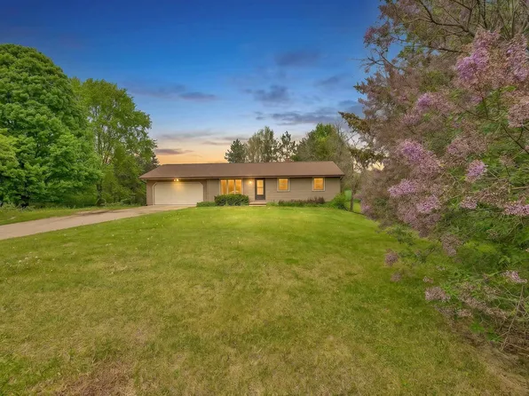 2205 School Rd, Greenleaf, WI 54126