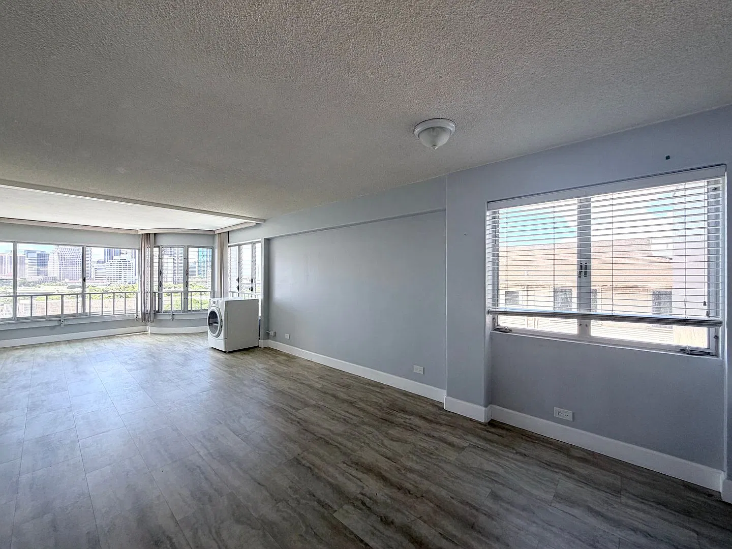 2 Bedroom, 2 Bathroom, 1 Parking (The Magellan) — Photo 2
