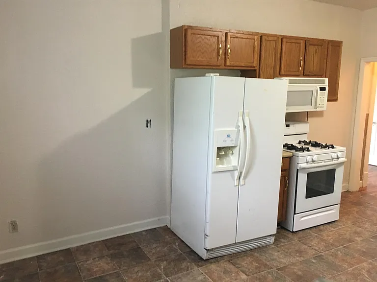 1004 W Hill St — Photo 8