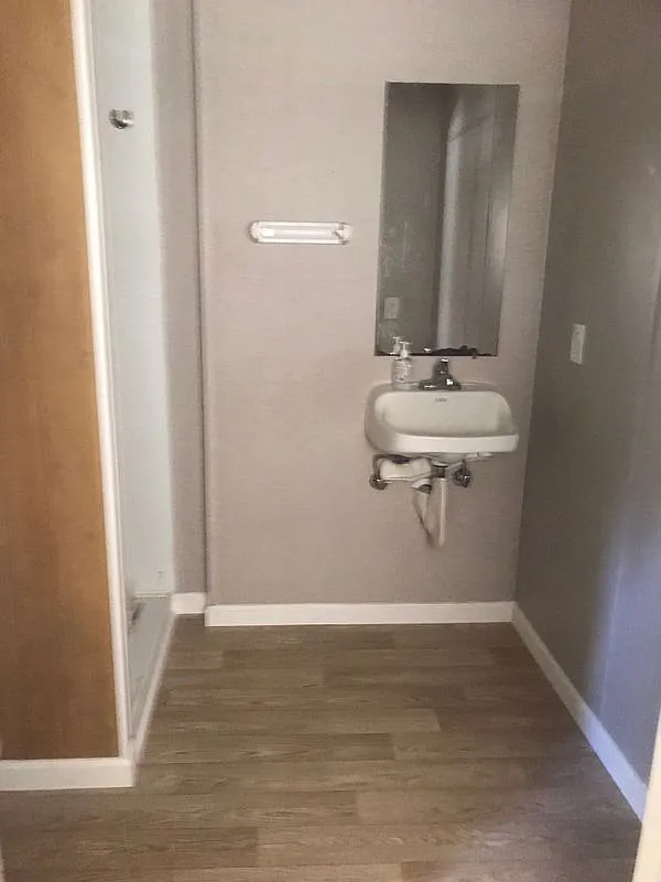 2 bed, 1.0 bath, 700 sqft, $700 — Photo 2