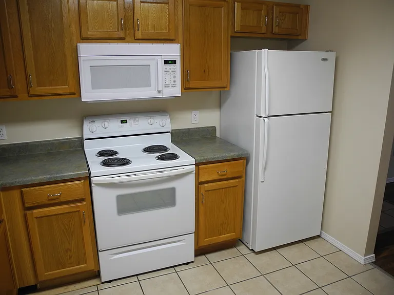 160 Knowledge Ave #B — Photo 8