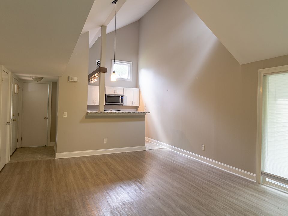 1st image of 12 Northwood Dr #12