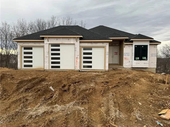 8821 N Lister Ct, Kansas City, MO 64156