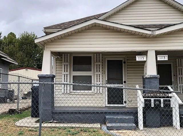Cozy 1 Large Bed/1 Bath Single Family Duplex in Oklahoma City — Photo 1