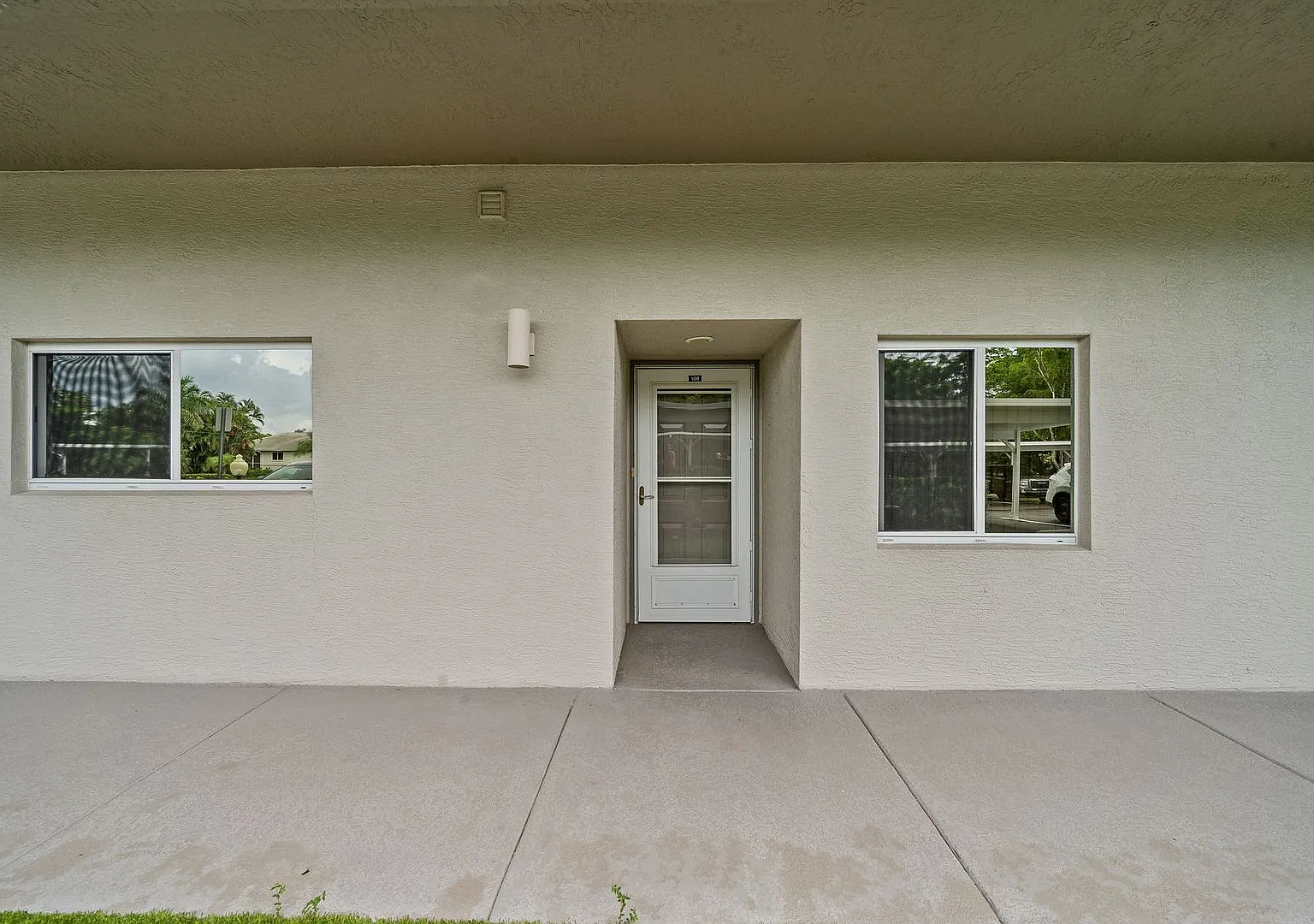Fully Furnished 2BD/2BA Golf Course Condo Seasonal Rental in Golfview, Fort Myers — Photo 3