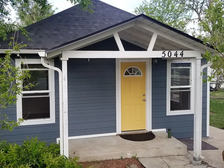 5044 N Lincoln St — Photo 1